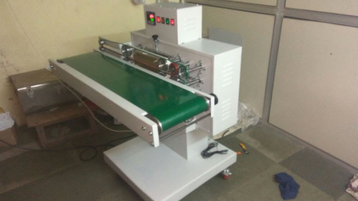 Granule packaging machine
